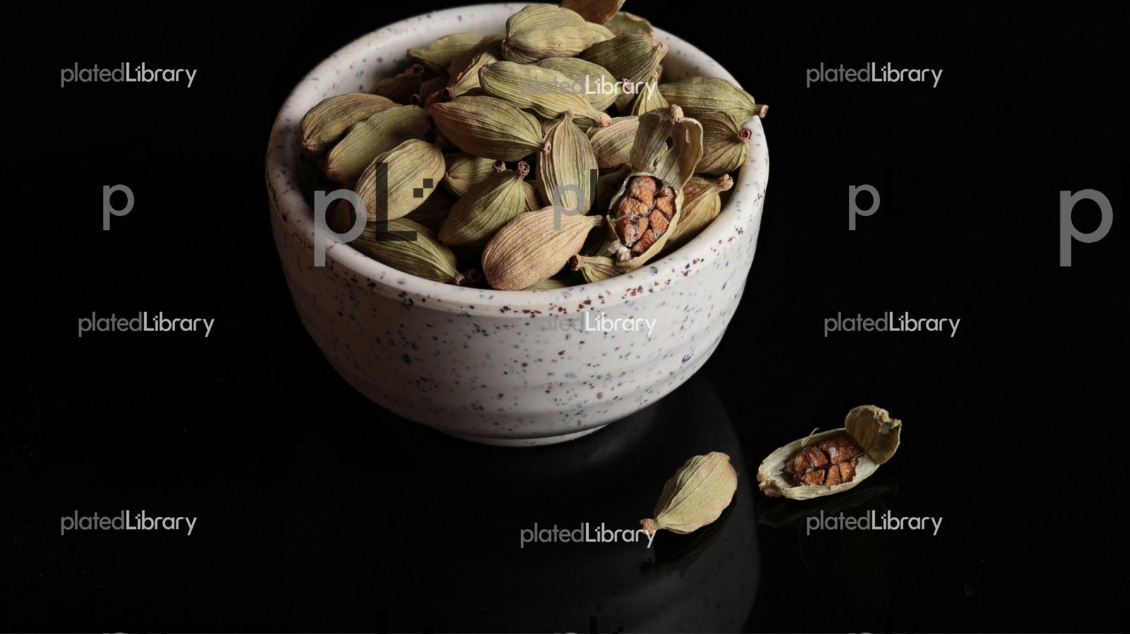 Cardamom/Elayachi
