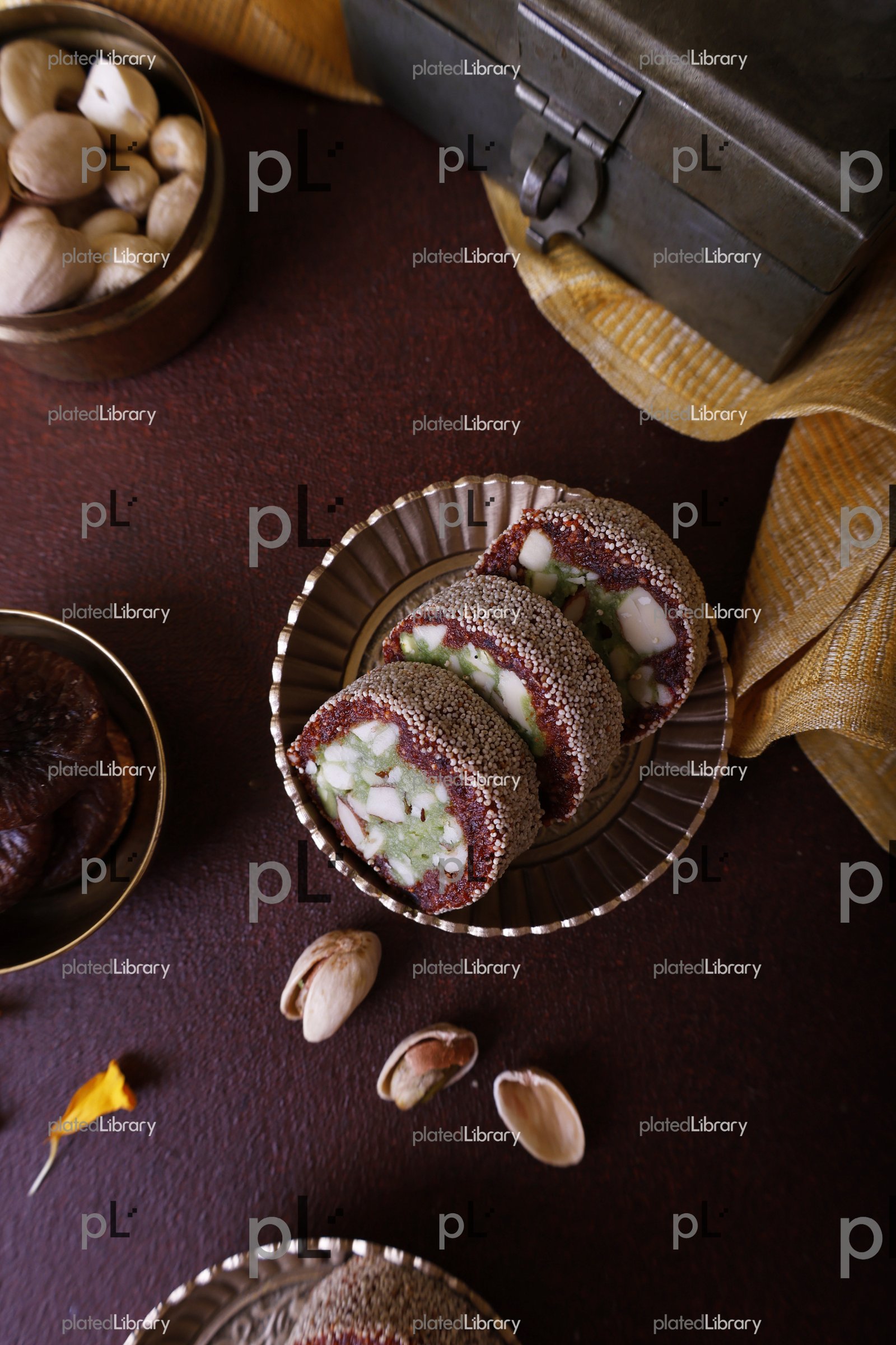 Anjeer Pista Roll