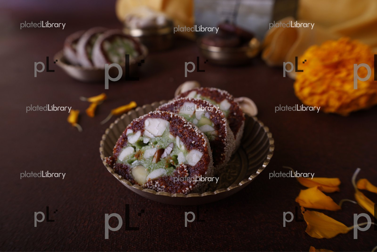 Anjeer Pista Roll