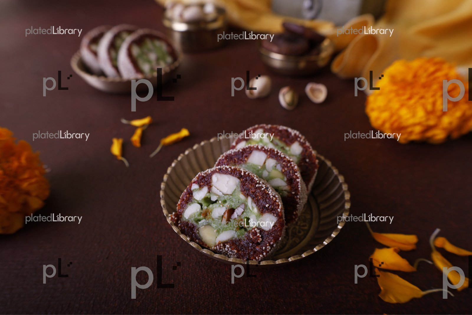 Anjeer Pista Roll
